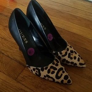 GUESS Leopard Print Pointy Pumps Size 8.5